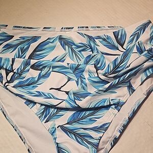 Tropical print swim bottom with runched sides XL